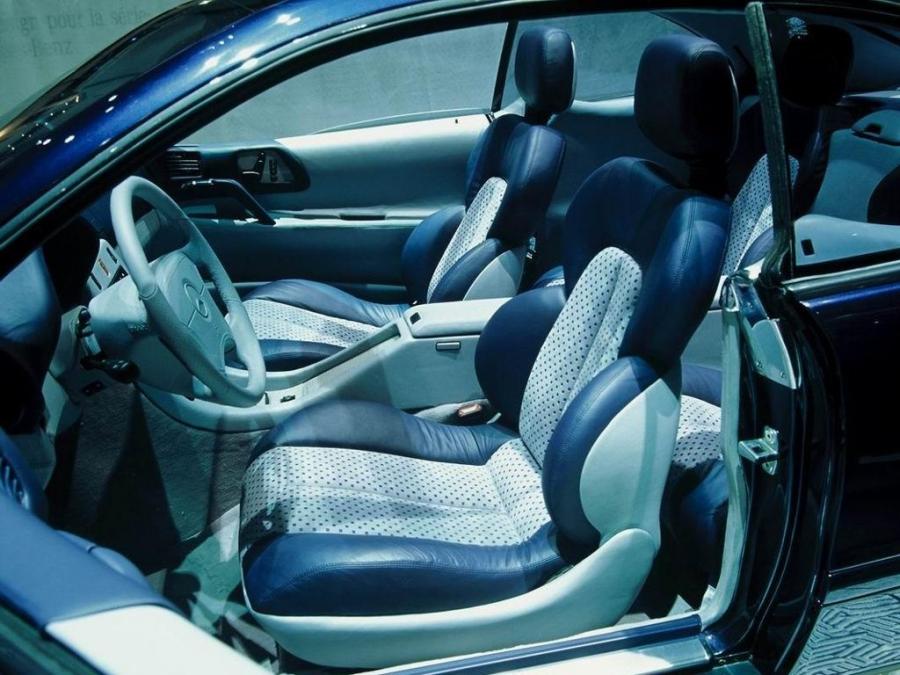 Интерьер Mercedes-Benz Coupe Studie 1993 года  (фото 3 из 7)